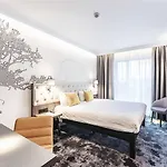 Ibis Styles Stare