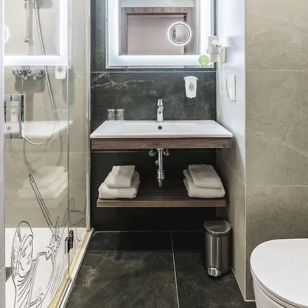 Ibis Styles Stare